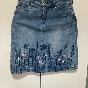 Great denim skirt with flowers brodery